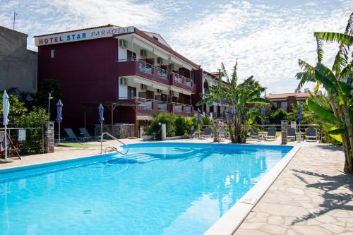 Star Paradise Hotelの敷地内または近くにあるプール