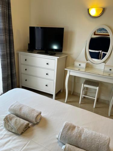Posteľ alebo postele v izbe v ubytovaní Elegant Palm Mar Apartment