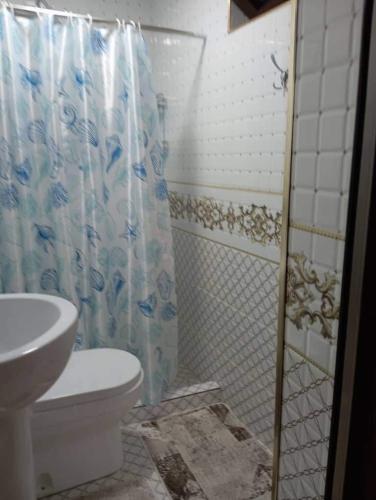 Un baño de DANIYAR GUEST HOUSE