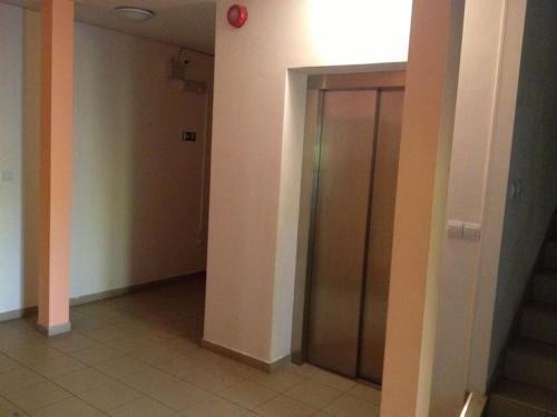 an empty hallway with a door in a building at Krásný apartmán uprostřed Jeseníků in Bruntál