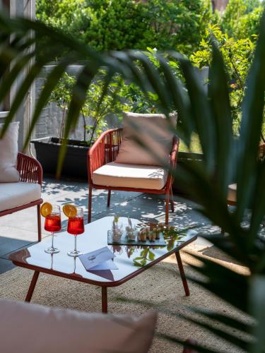 a living room with a coffee table and a couch at Elizabeth Lifestyle Hotel in Bologna