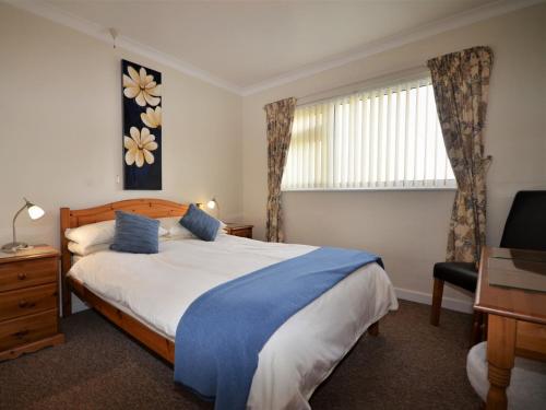 Ένα ή περισσότερα κρεβάτια σε δωμάτιο στο 1 Bed in Tavistock OTWIN