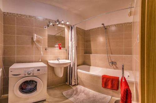 Koupelna v ubytování Premium Apartment by Hi5- CP with free parking