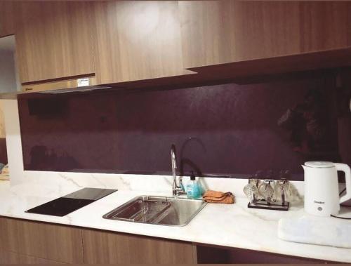 a kitchen with a sink and a counter top at Large Comfortable Bedroom in Alam Sutera Tangerang in Kampungklapa 2