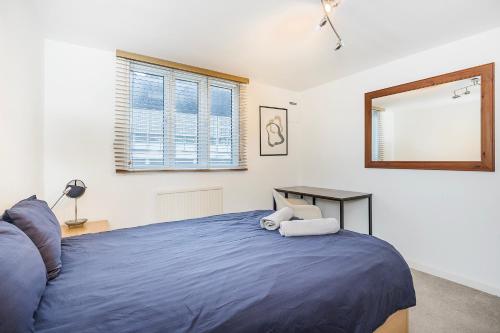 Ліжко або ліжка в номері Warm & Cosy Flat in King Cross