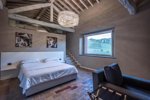 a bedroom with a large bed and a window at Agriturismo La Ratta in Vernasca