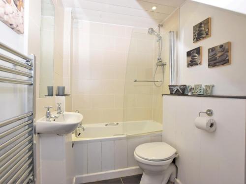 Vannituba majutusasutuses 2 Bed in Polruan PC041