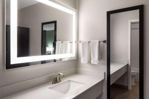 Un baño de Wingate by Wyndham Cedar City