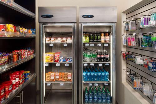 Supermercado u otro tipo de tienda en el hotel o alrededores
