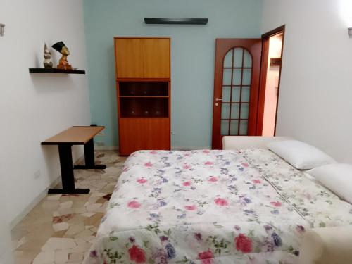 Katil atau katil-katil dalam bilik di Cozy home baranzate
