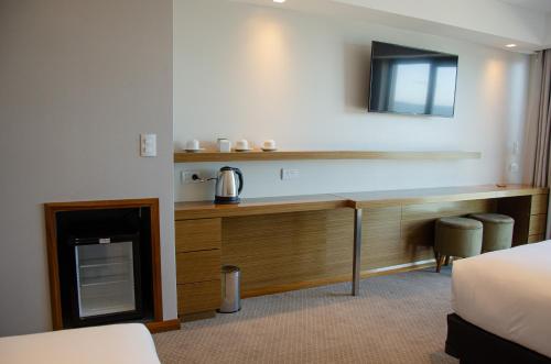 a room with a bed and a desk with a mirror at HOTEL KONKE MAR DEL PLATA in Mar del Plata