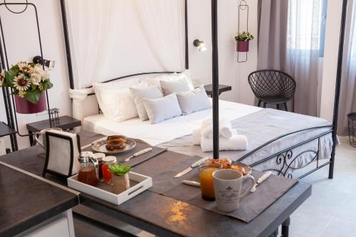 Luxury One Bedroom Aristophanes Apartment