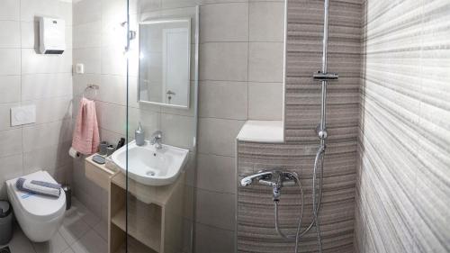 Luxury One Bedroom Aristophanes Apartment