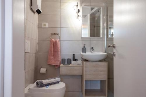 Luxury One Bedroom Aristophanes Apartment