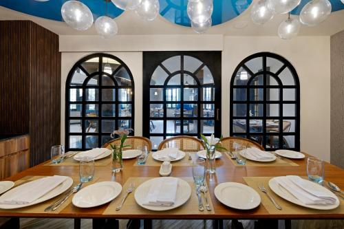Un restaurante o sitio para comer en Sterling Puri
