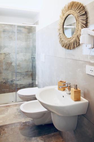 a bathroom with two toilets and a mirror at B&B Butterfly Suite in Bitritto