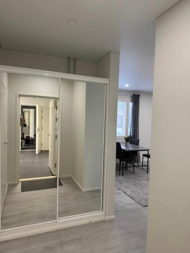 a sliding glass door in a room with a dining room at Kotimaailma Apartments #1 - Loistava kaksio keskustassa in Seinäjoki