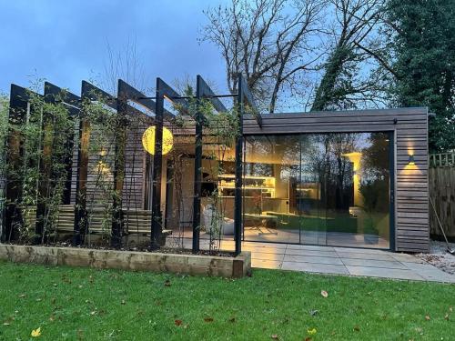 a glass extension to a house in a yard at Contemporary Annex in Woodstock