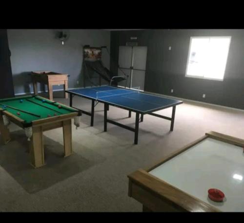 Eine Spielezimmer in der Unterkunft Loft Condado Sahy - Mangaratiba
