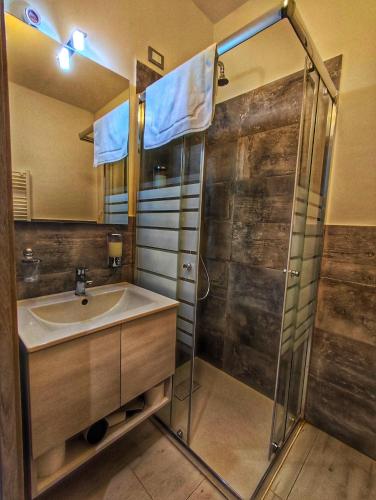 a bathroom with a sink and a shower at Foresteria Del Borgo Etrusco in Lonato