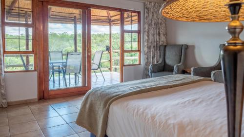 A bed or beds in a room at Wildthingz Bush Lodge