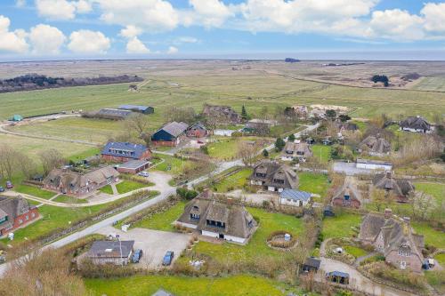 an aerial view of a house in a field at Uaster Reeg III Studio in Archsum