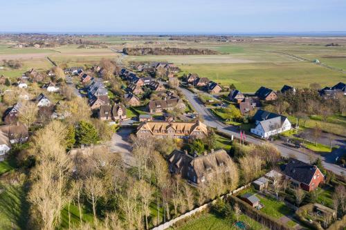 an aerial view of a small village with houses at Galeriesuite in Archsum