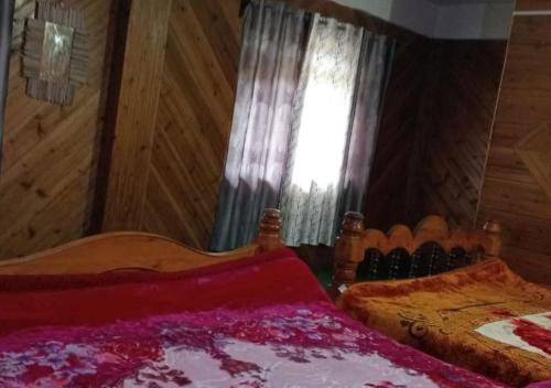 Postel nebo postele na pokoji v ubytování Lolegaon Farmstay by StayApsrt