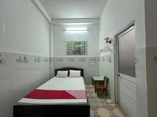 Un pat sau paturi într-o cameră la SPOT ON 1222 Song Han Motel