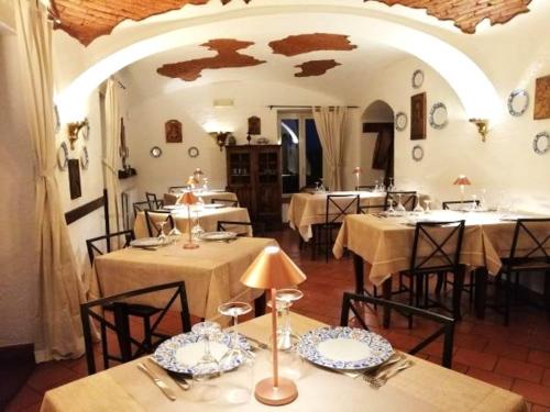 a dining room with tables and chairs in a building at Agriturismo Tenuta la Marchesa in Novi Ligure