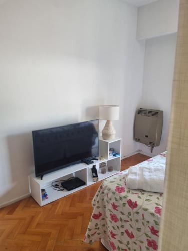 TV a/nebo společenská místnost v ubytování salguero suite