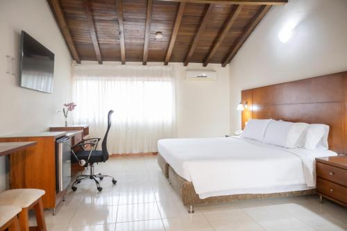 Uma televisão e/ou sistema de entretenimento em Hotel Faranda Bolivar Cucuta, a member of Radisson Individuals