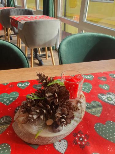 a plate with a pine cone on a table at Guest House Gurkov in Veliko Tŭrnovo