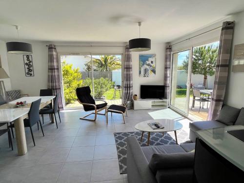 Photo de la galerie de l'établissement Saint Palais sur Mer - MAISON RECENTE TRES SYMPA - proche GOLF, à Puyraveau