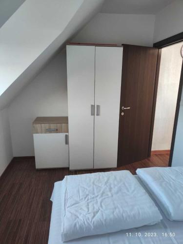 Katil atau katil-katil dalam bilik di Castello apartman Kopaonik Kraljevi Cardaci komplex