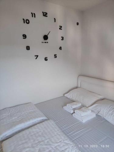 Katil atau katil-katil dalam bilik di Castello apartman Kopaonik Kraljevi Cardaci komplex