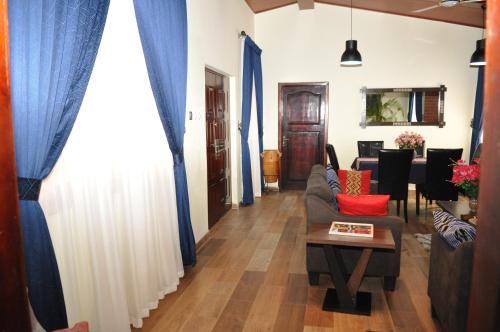 a living room with a couch and a table at Santa Monica Home Lodge in Senchi