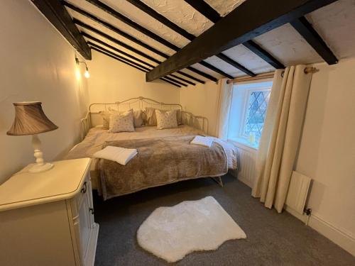 a bedroom with a bed and a window at Scenic 2 bedroom Cottage in Hill Top