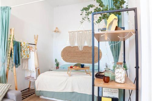 AL5 Seaside Bliss-stylish loft steps from Malvarrosa