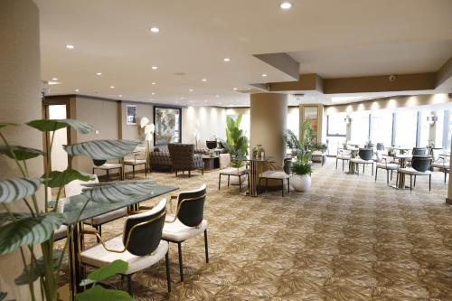 a lobby with a waiting area with tables and chairs at Park Dedeman Kızılay Ankara in Ankara