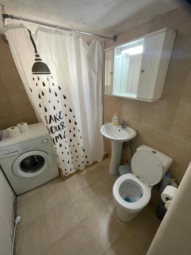 Et badeværelse på Acropolis view 3 shared room2