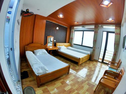 Giường trong phòng chung tại Minh Hưng Hostel