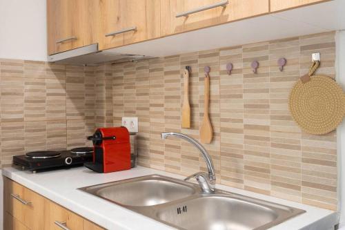 Renovated and cozy apartment close to metro