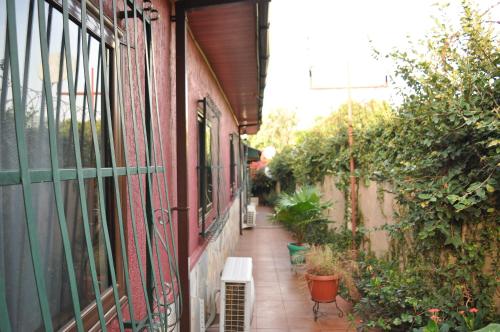 an alley with a bench on the side of a building at Santa Monica Home Lodge in Senchi