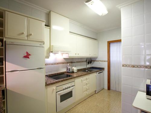 Φωτογραφία από το άλμπουμ του Perfect Family Getaway Fully Equipped 3-Bedroom Home with Pool in Cala Capitán Torrevieja σε Cabo Roig