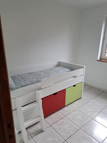 Postel nebo postele na pokoji v ubytování Gohyssart 51b 2 Bruxelles-Charleroi-airport