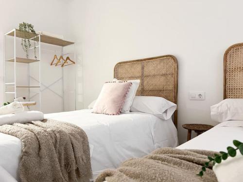 Giường trong phòng chung tại Apartamentos Gredos 301