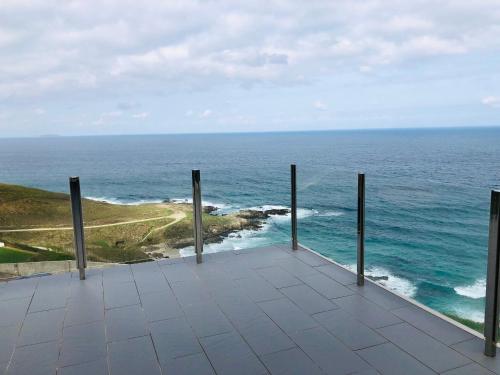 a view of the ocean from a balcony at Casa Playa Arnela in Carballo