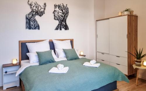 a bedroom with a bed with two towels on it at WiLUKA Penthouse mit großer Dachterasse nachhaltig eingerichtet Netflix in Limburg an der Lahn