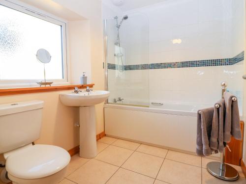 a bathroom with a toilet and a sink and a shower at Wynford Holiday Cottage in Aberdeen